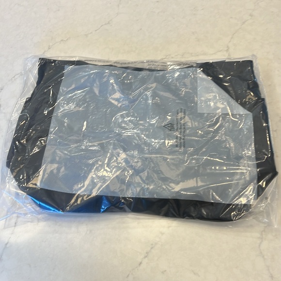 Lululemon NWT Daily Multi Pocket Tote Bag 20L - Picture 6 of 7